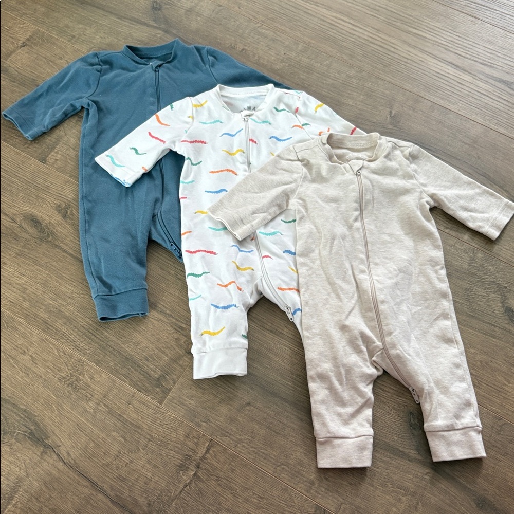 3 PRIMARY zip rompers in size newborn